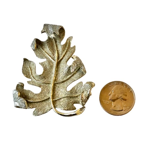 SARAH COVENTRY Vintage Oak Leaf Brooch Gold & Silver Tone Textured Big… - Picture 7 of 11